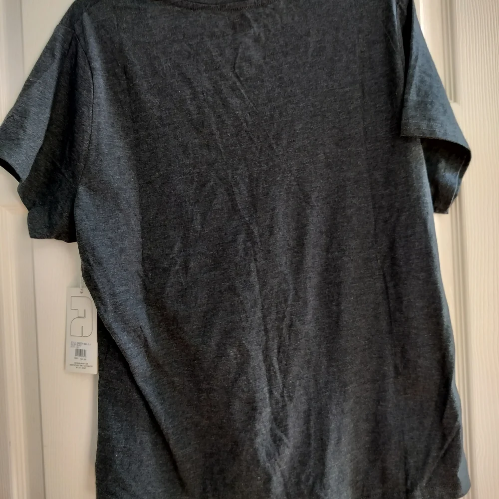 NWT Women's Plus 2X Charcoal V-Neck Active Tee - Picture 3 of 5